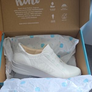 Bzees Women's Cream Knit Slip-On Sneakers